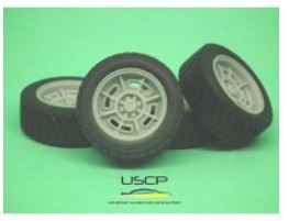 24W071G 1/24 Cromodora CD68 14\'\' with Gravel Tires USCP