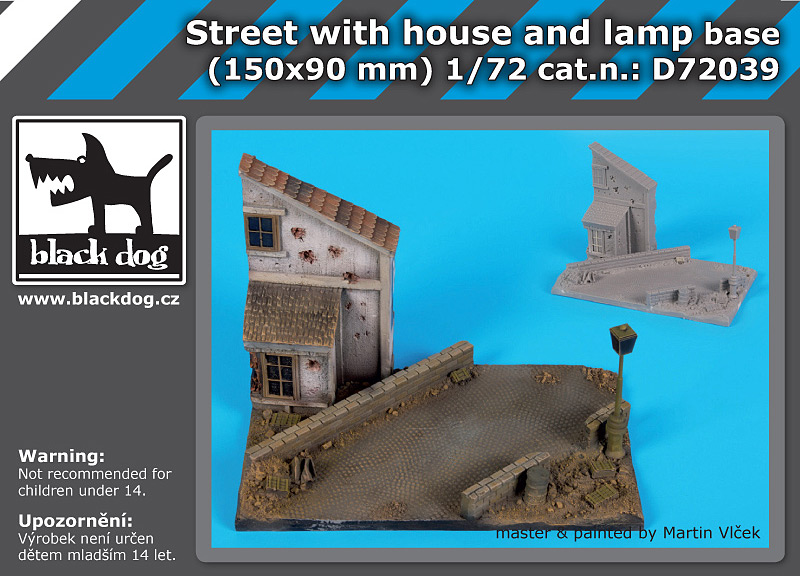 D72039 1/72 Street with house and lamp base
