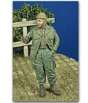 [사전 예약-4월 출시 예정] 35218 1/35 US Paratrooper giving chocolate bar 1944-45