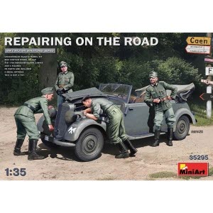 BE35295 1/35 Repairing on Road Type 170V Cabrio and 4 Figure