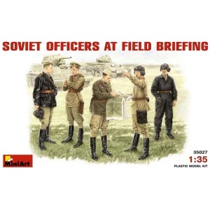 BE35027 1/35 Soviet Officers at Field Briefing