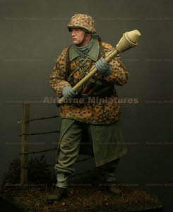 080 1/16 080. Waffen SS With Panzerfaust
