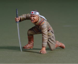 DO35033 1/35 WWII Japanese Officer \'Banzai Attack\'