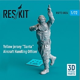 RSF72-0024 1/72 Yellow jersey \"Santa\" Aircraft Handling Officer (1 pcs) (3D Printed) (1/72)